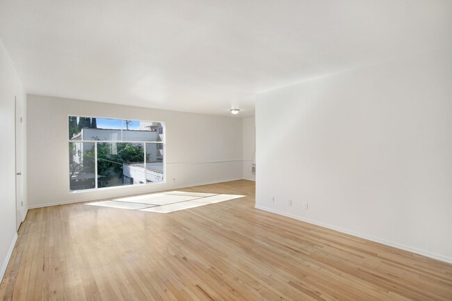 Building Photo - 907 S. Holt Ave - near Olympic and La Cien...