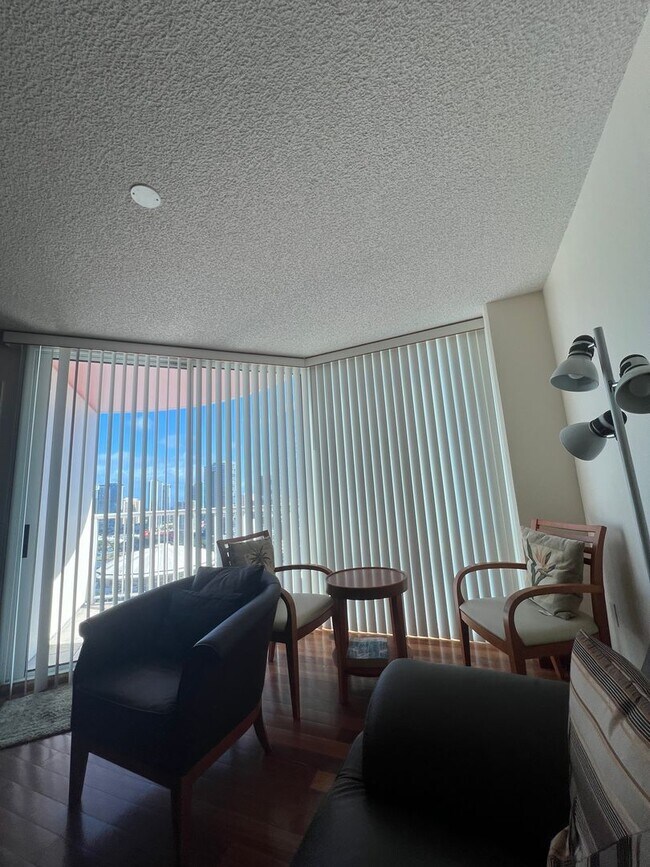 Building Photo - 247