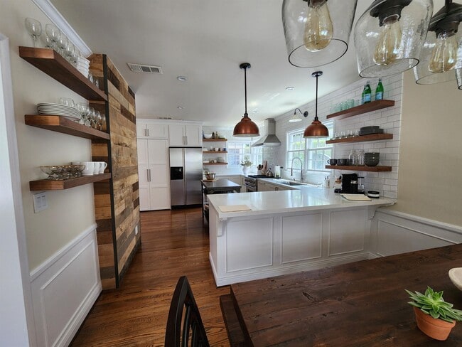 Building Photo - 1230 Oak Cir Dr