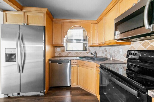 Building Photo - 3757 Cocoplum Cir