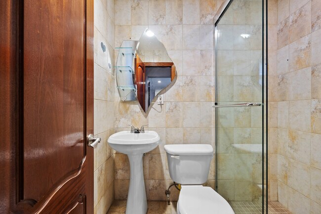 Building Photo - 3717 Nautilus Ave