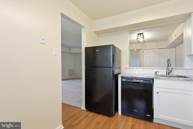 Building Photo - 2014 Barry Ct