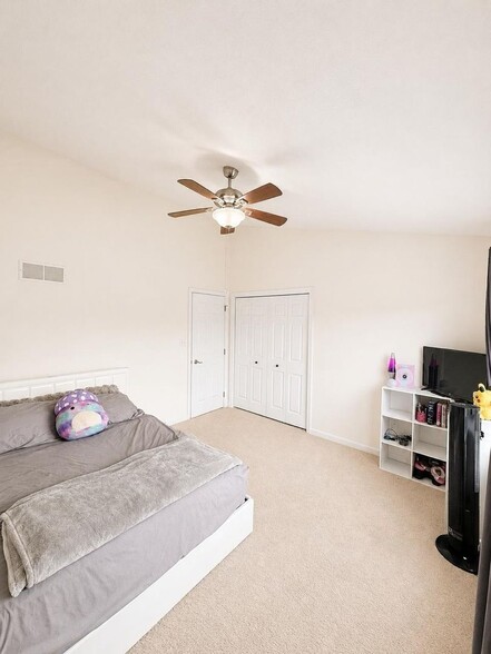 Building Photo - 10551 Cherry Grove Ct