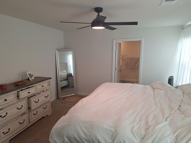 Building Photo - **HURRY!!! FREE RENT WITH AN OCTOBER MOVE ...
