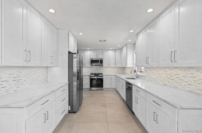 Building Photo - 175 Roosevelt Blvd