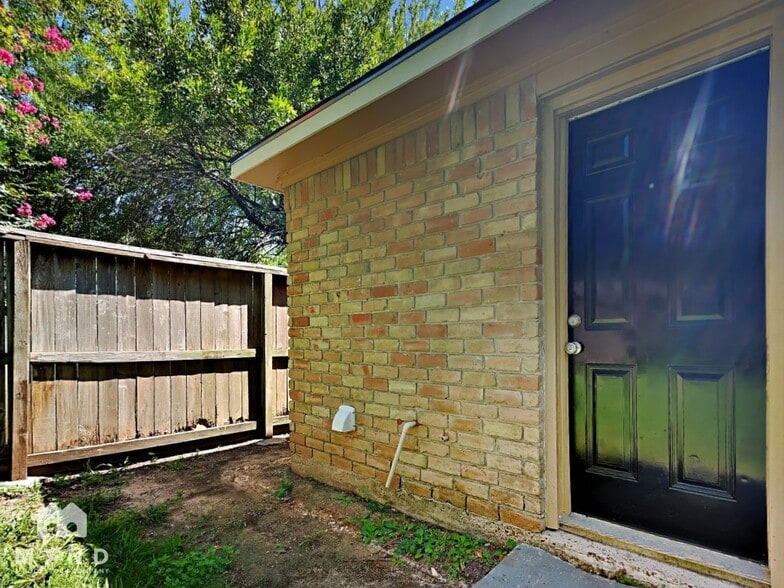 Building Photo - 9233 Nyssa St