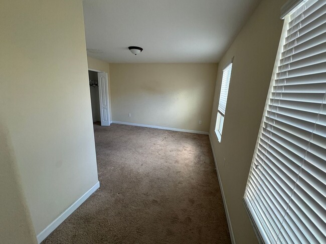 Building Photo - 4 BEDROOM / 3.5 BATHROOM RENTAL HOME - IND...