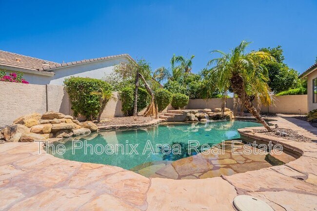 Building Photo - 4663 S Oleander Dr