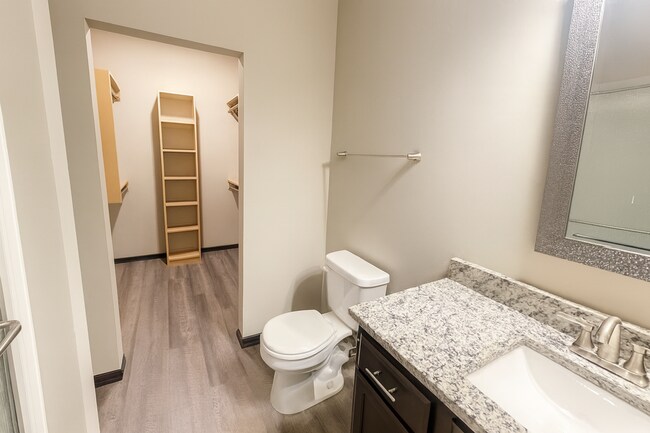 Building Photo - 619/21 N Grandstone St