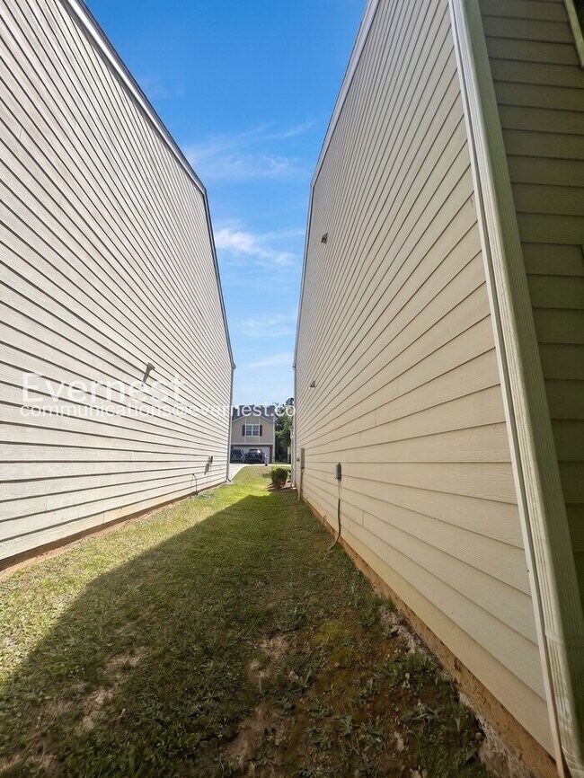 Building Photo - Modern 3-Bedroom Home in a Walkable, Bike-Friendly Community / Pet Friendly