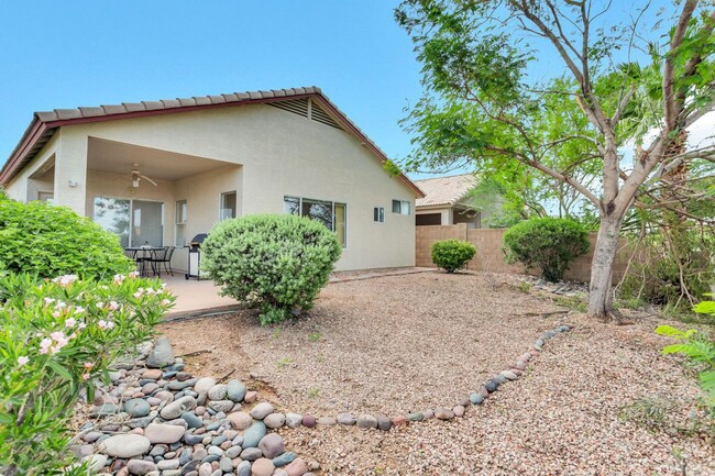 Building Photo - Beautiful 3 bedroom, 2 bath in great Mesa ...