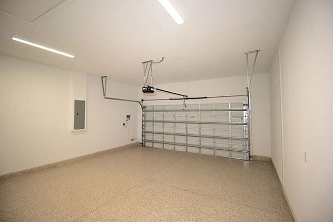 Building Photo - Coastal Living in Marina del Palma?!