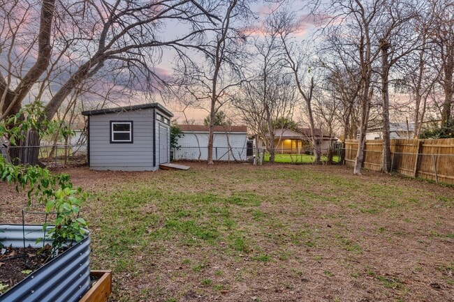 Building Photo - 6904 Cherry Meadow Dr