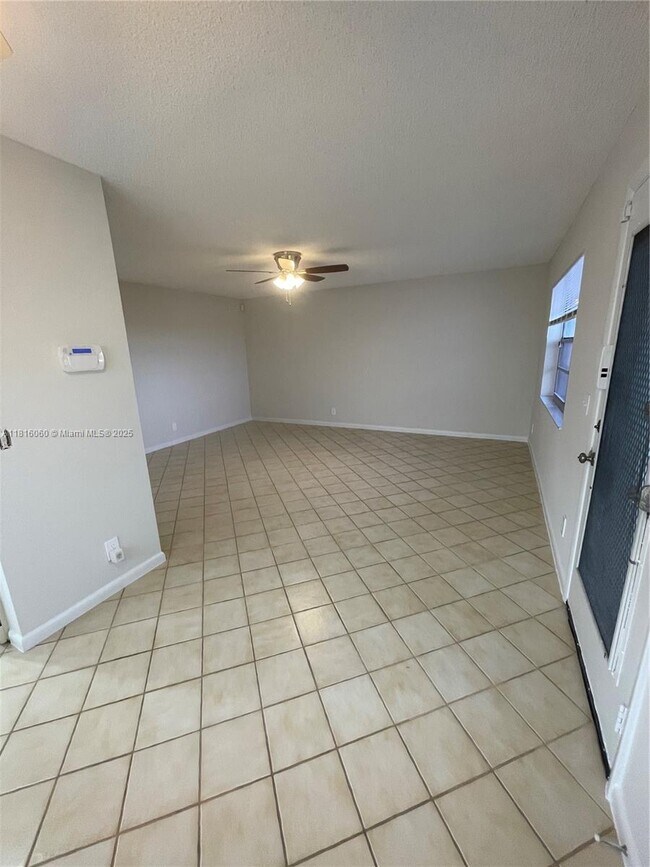 Building Photo - 413 Saxony Way