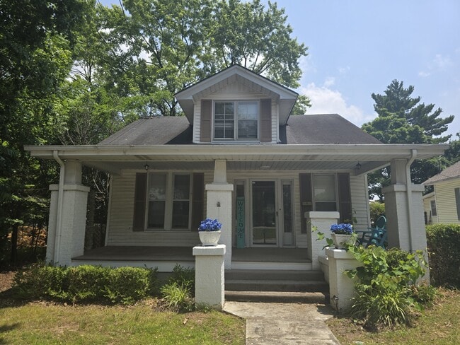 Primary Photo - 614 N Military Ave