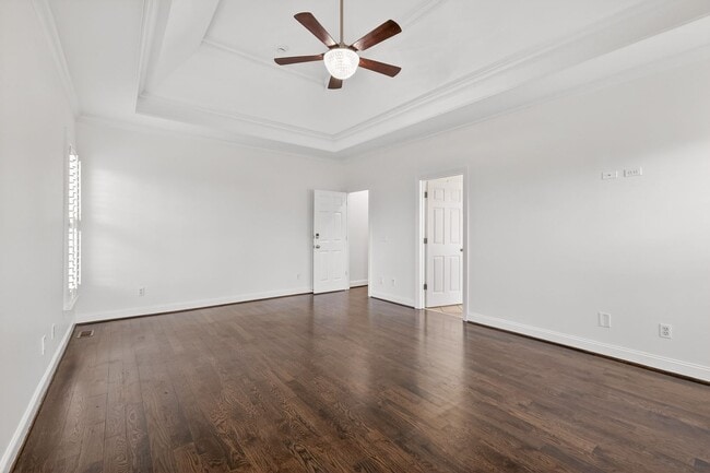 Building Photo - Beautiful 6BR Executive Brentwood Home with Pool