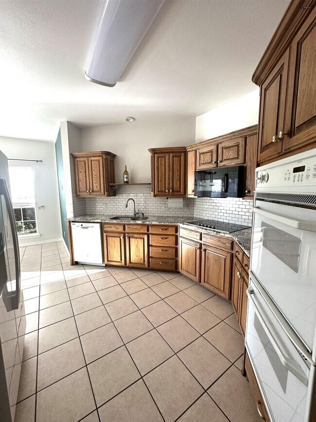 Building Photo - 3028 Whitehall Ln