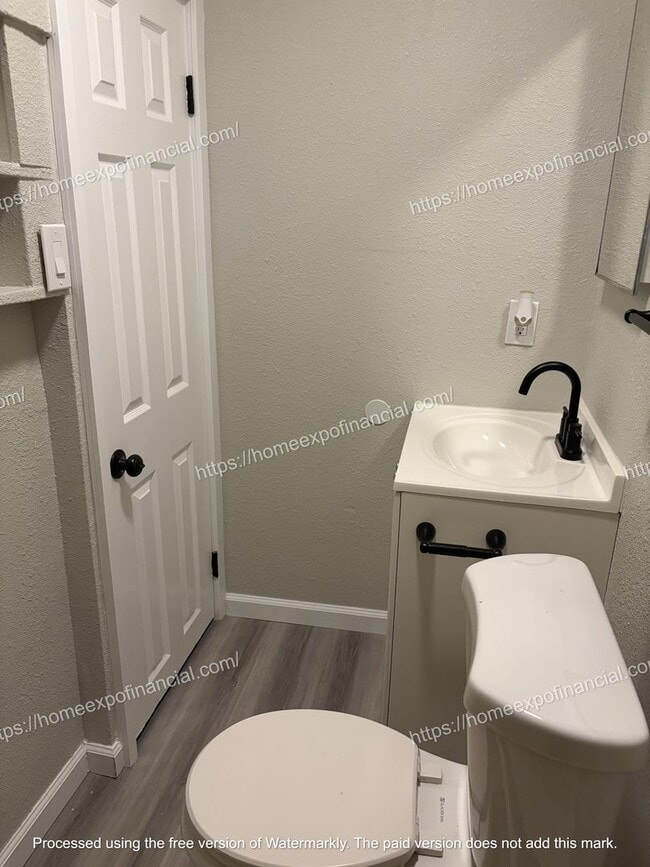 Building Photo - Duplex - Front Nice Home For Rent