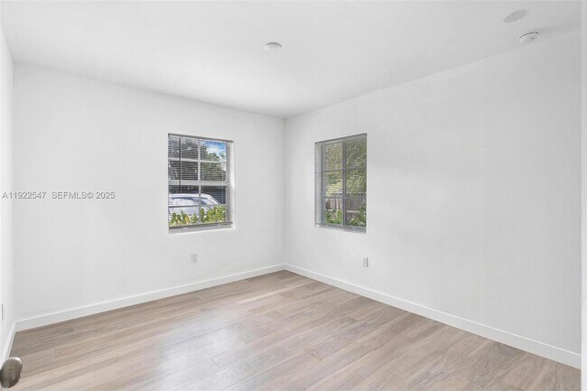 Building Photo - 515 NE 67th St