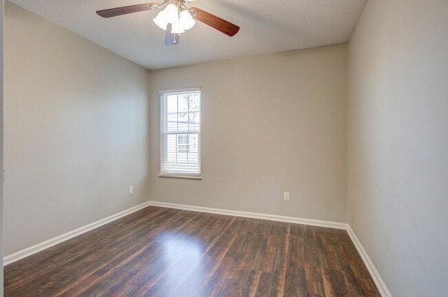 Building Photo - 156 Pecan Grove Ave