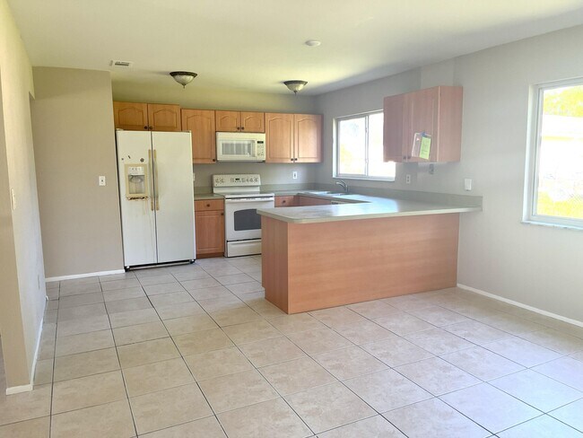 Building Photo - 2901 SW Birtle Ct