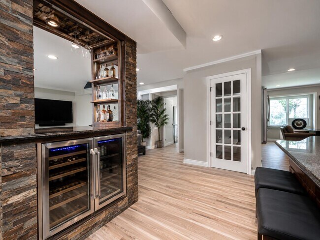 Building Photo - 9363 Tartan View Dr
