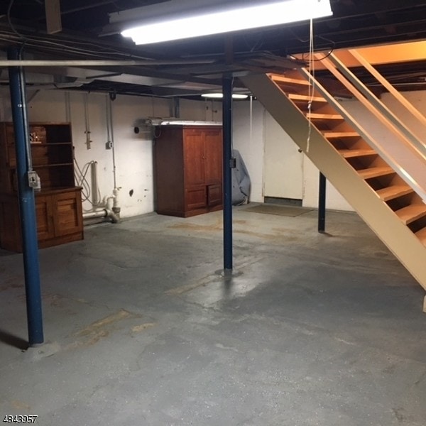 Building Photo - 15 Laurel Pl