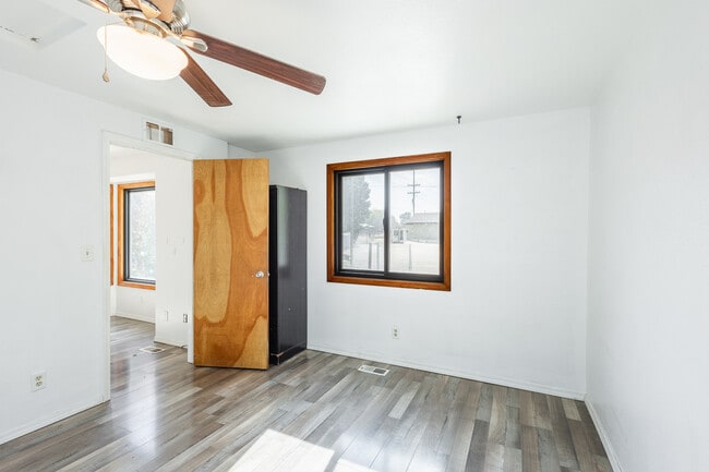 Building Photo - 924 E Georgia Ave