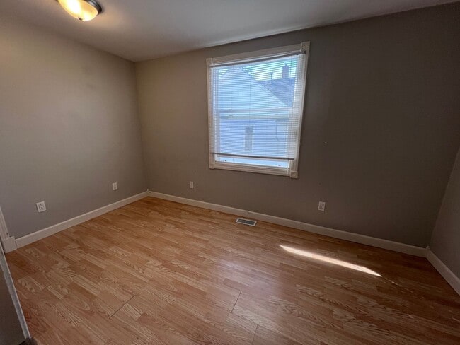 Building Photo - Updated 4-Bedroom Home!