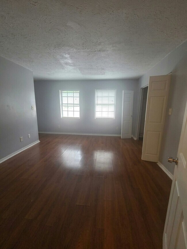 Building Photo - 6427 Woodstone Way