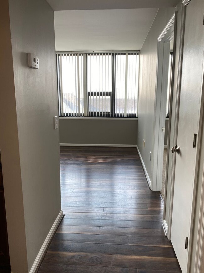 Building Photo - wh401