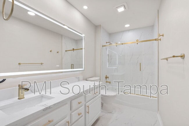 Building Photo - 3110 W Villa Rosa St