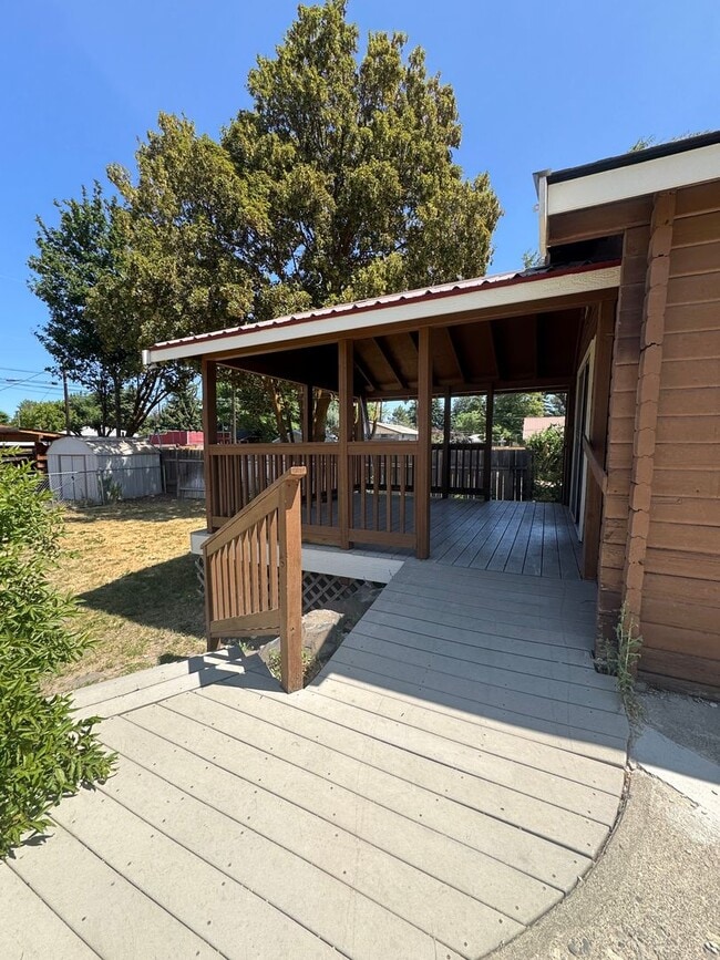 Building Photo - Rustic Charm Meets Modern Comfort!