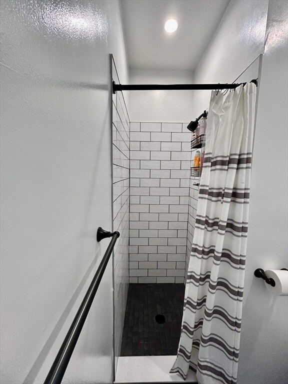 Building Photo - 4 Viking St