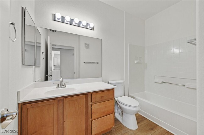 Building Photo - 2291 W Horizon Ridge Pkwy