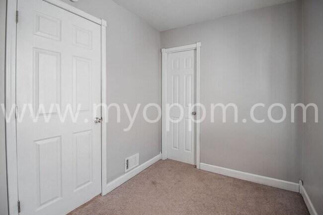 Building Photo - 3008 Seward St