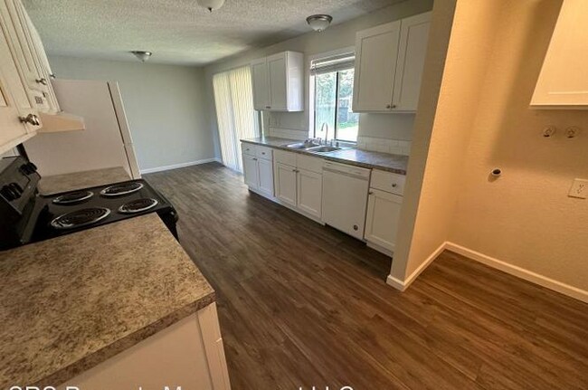 Building Photo - 9154 Rainbow Ln
