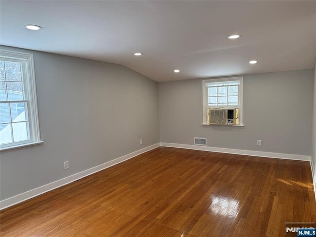 Building Photo - 524 N Monroe St