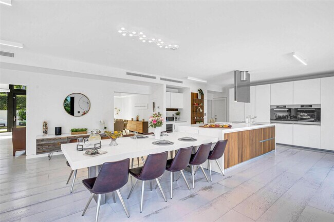 Building Photo - 1430 S Ocean Dr