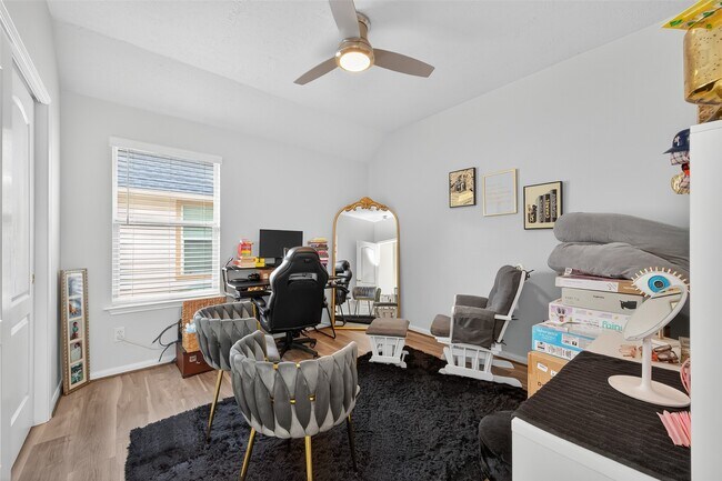 Building Photo - 19343 Dickson Park Dr