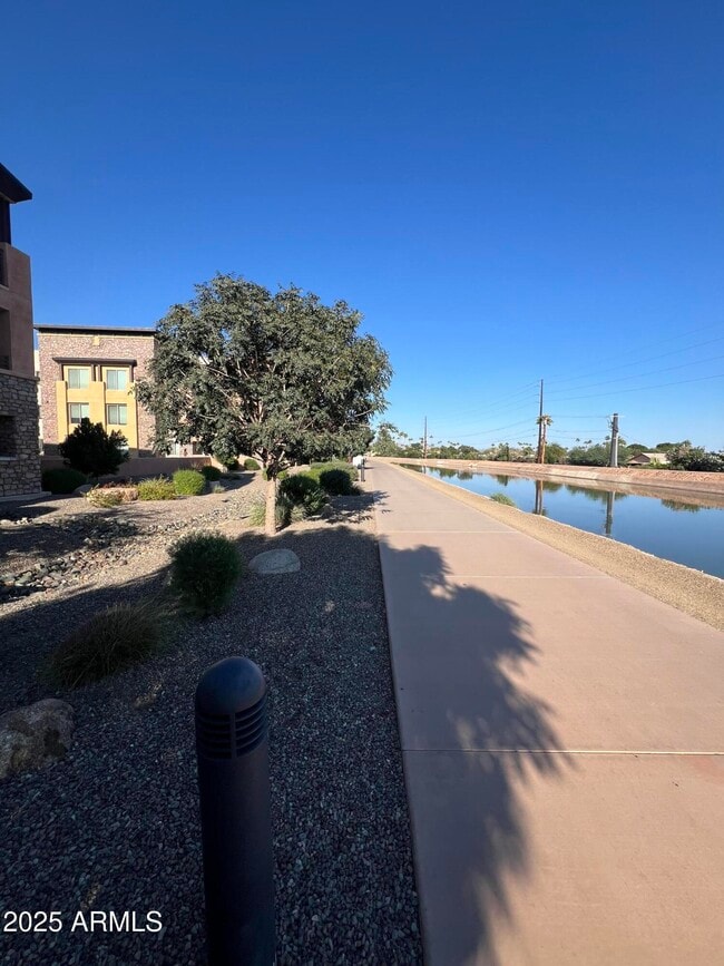 Building Photo - 4803 N Woodmere Fairway