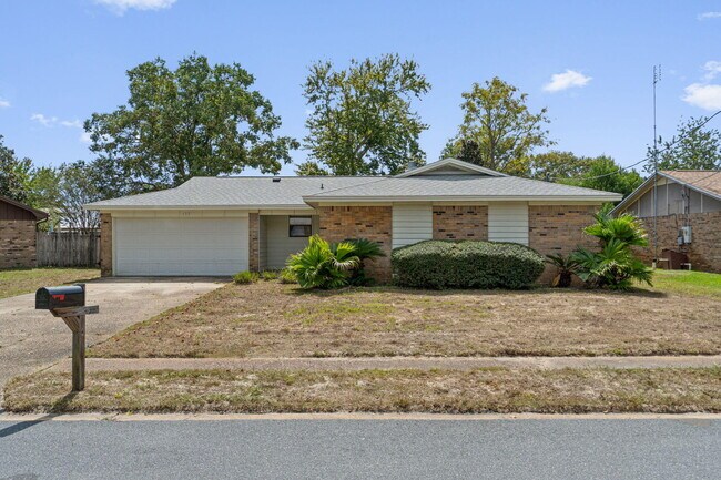 Primary Photo - 137 Deville Dr
