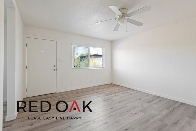 Building Photo - 4652-4654 Grey Dr