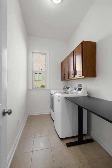 Building Photo - 4155 Old Light Cir