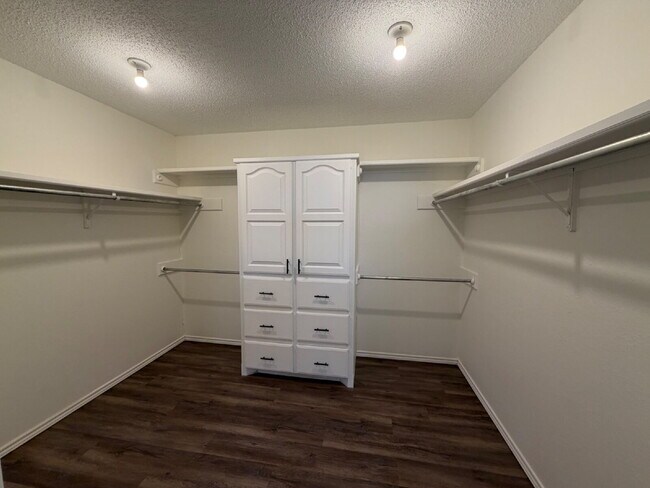 Building Photo - Beautiful Newly Updated Home in Whisperwood!