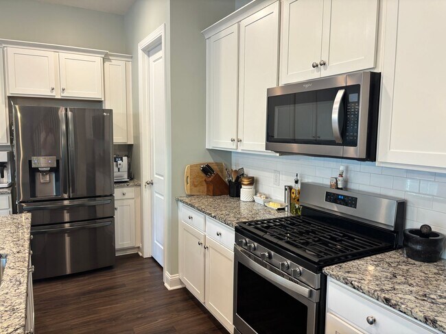 Building Photo - Spacious 4BR Townhome in Mount Pleasant | 2-Car Garage | Built 2020 | 2200 Sq Ft