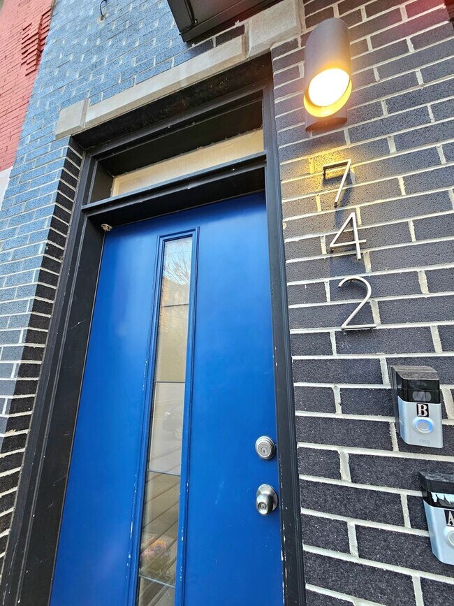 Building Photo - 742 Master St