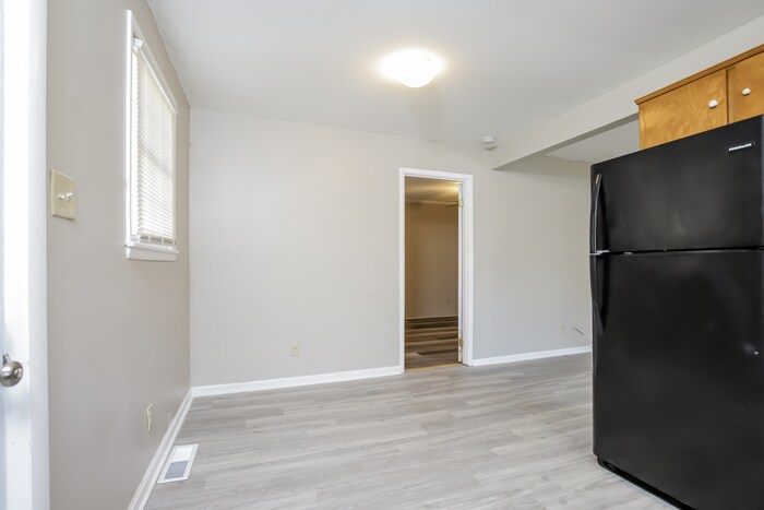 Building Photo - 2616 Shady Lawn Dr