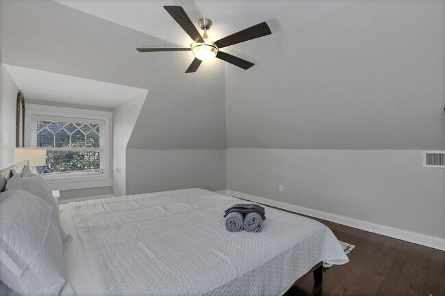 Building Photo - Stunning Restored 4BR Home Steps from Goodale Park & the Short North