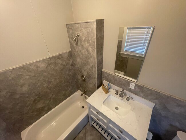 Building Photo - 373 W 47th Pl